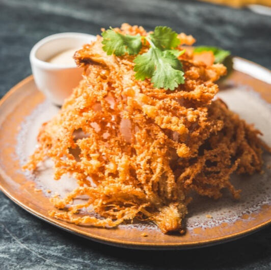 Nam cay bot chien sauce me